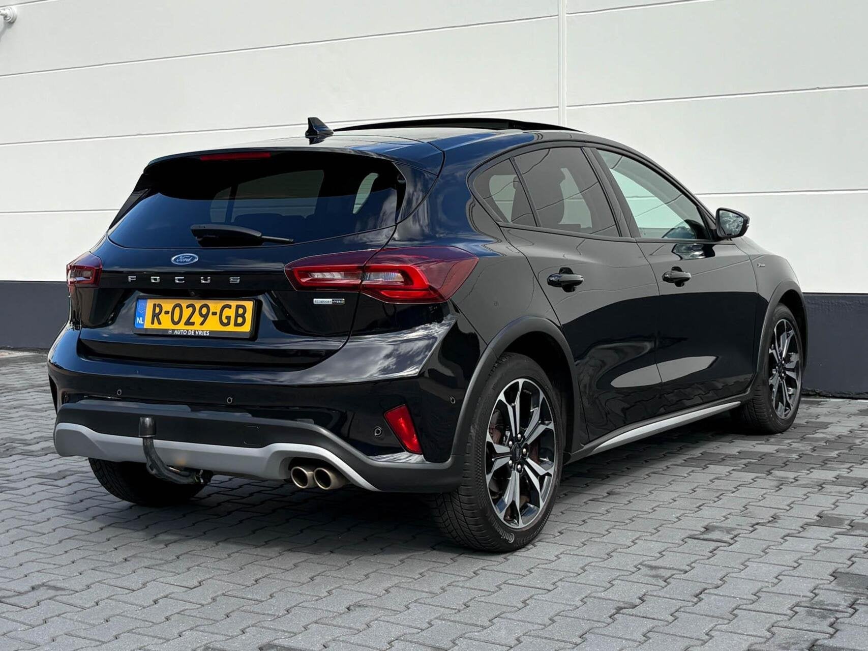 Ford Focus 1.0 EcoBoost 125pk Hybrid Active Vignale | Leder, 125 pk, Gebruikt, Zwart, Bedrijf