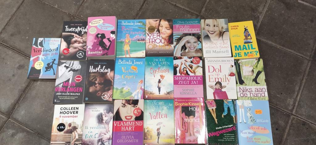 22 Young Adult boeken, Ophalen, Zo goed als nieuw