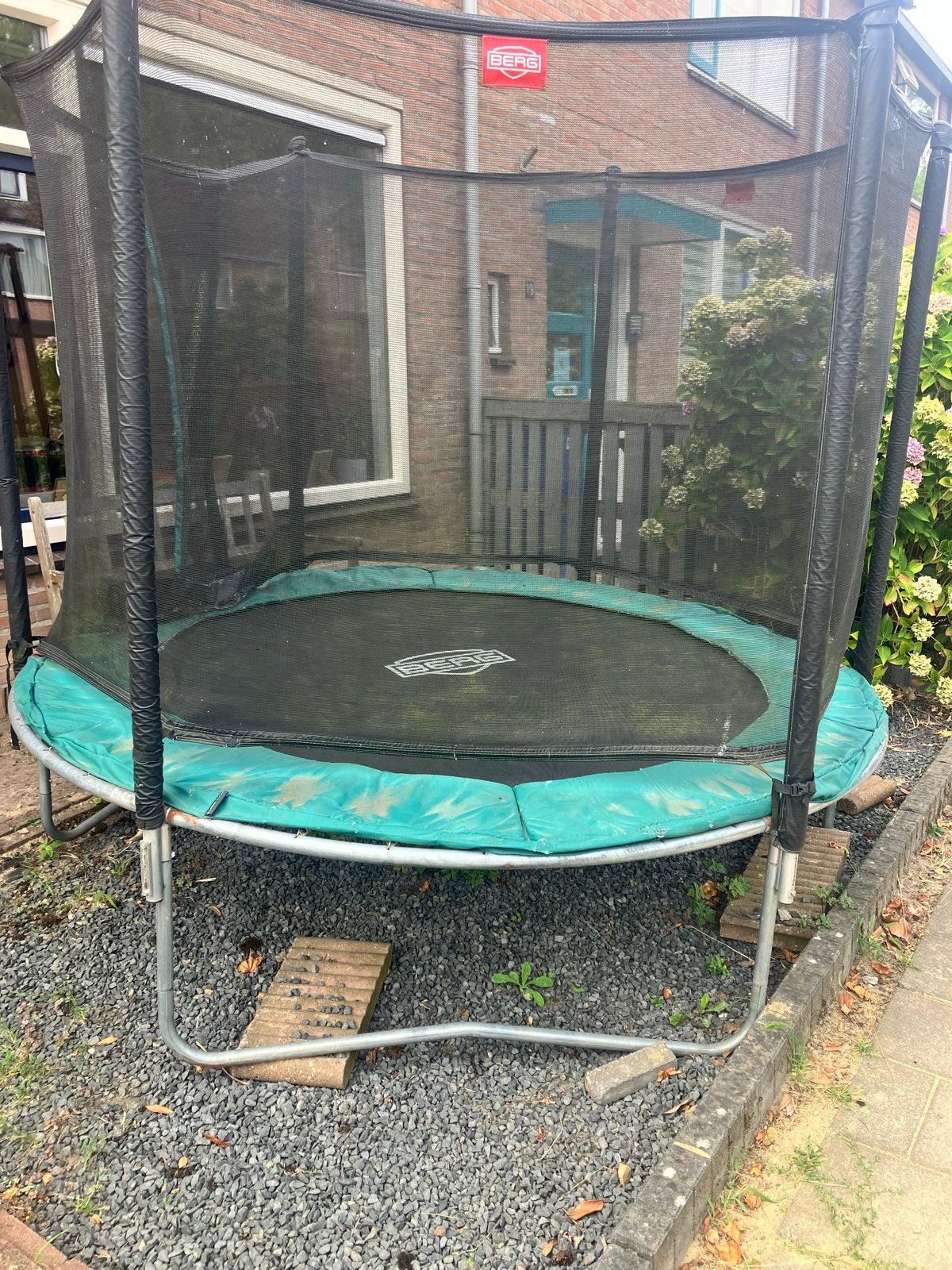 BERG Trampoline met veiligheidsnet, 2.4m omtrek, Ophalen, Gebruikt