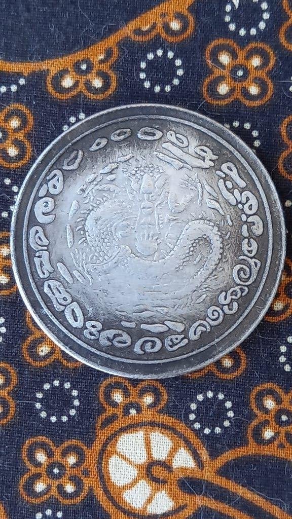 Mooie Chinese portret en draak munt van zilverbrons 4,4 cm., Antiek en Kunst, Zilver, China, Ophalen of Verzenden, Brons