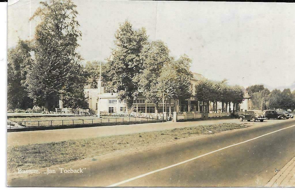 AK Bussum - "Jan Toeback", Verzamelen, Ansichtkaarten | Nederland, Verzenden, 1940 tot 1960, Gelopen, Noord-Holland