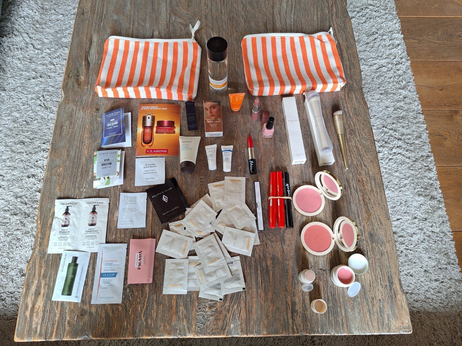 Goed gevulde toilettas met merk make up en samples, Ophalen of Verzenden, Zo goed als nieuw, Overige kleuren, Gehele gezicht
