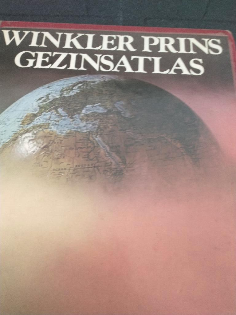 winkler Prins gezinsatlas, Boeken, Gelezen, Overige atlassen, Diverse auteurs, Ophalen of Verzenden