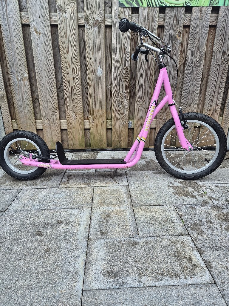 Mooie roze scooter-step, Ophalen, Gebruikt, Gewone step