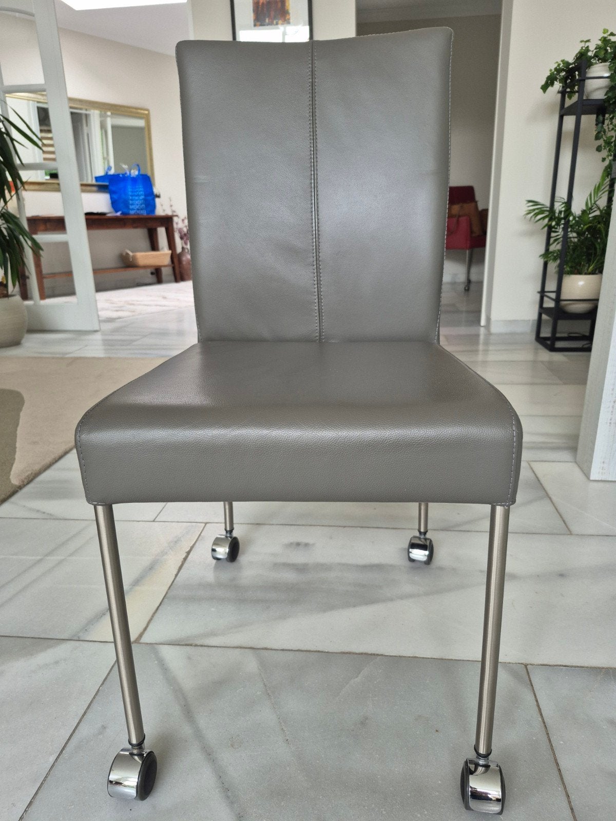 Set van 4 grijze eetkamerstoelen met wieltjes, Ophalen, Gebruikt, Vier, Leer