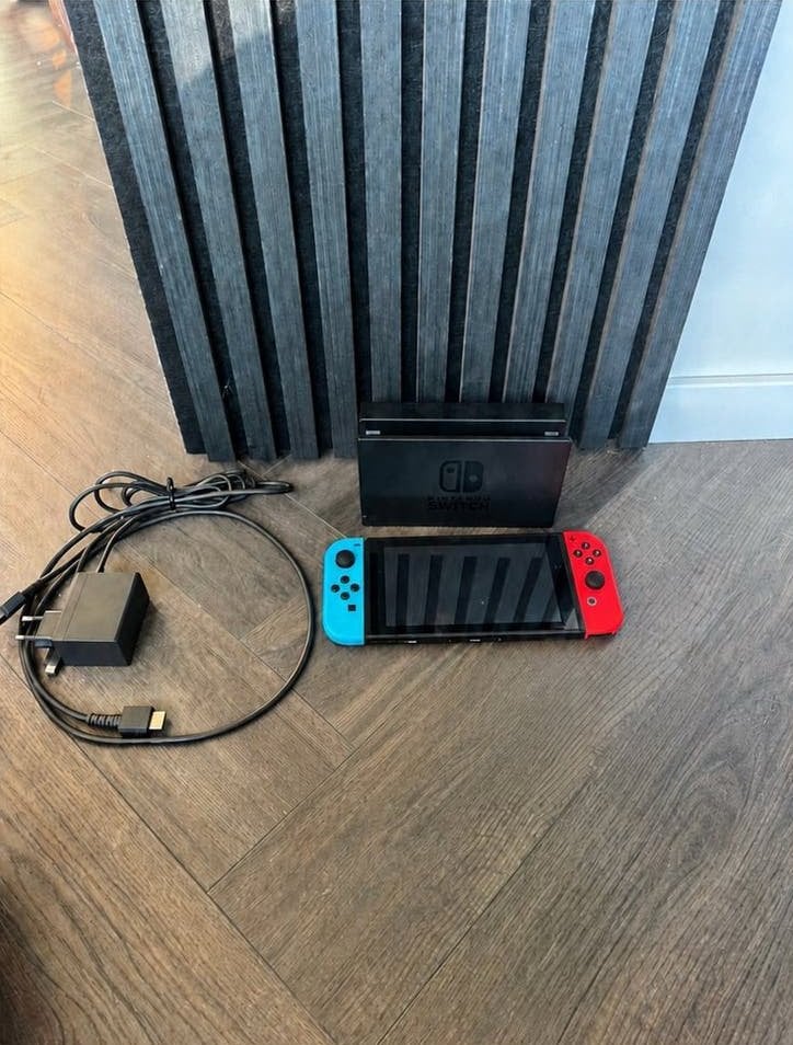 Nintendo Switch V1 Unpatched, Ophalen of Verzenden, Zo goed als nieuw, Met 2 controllers, Switch Original