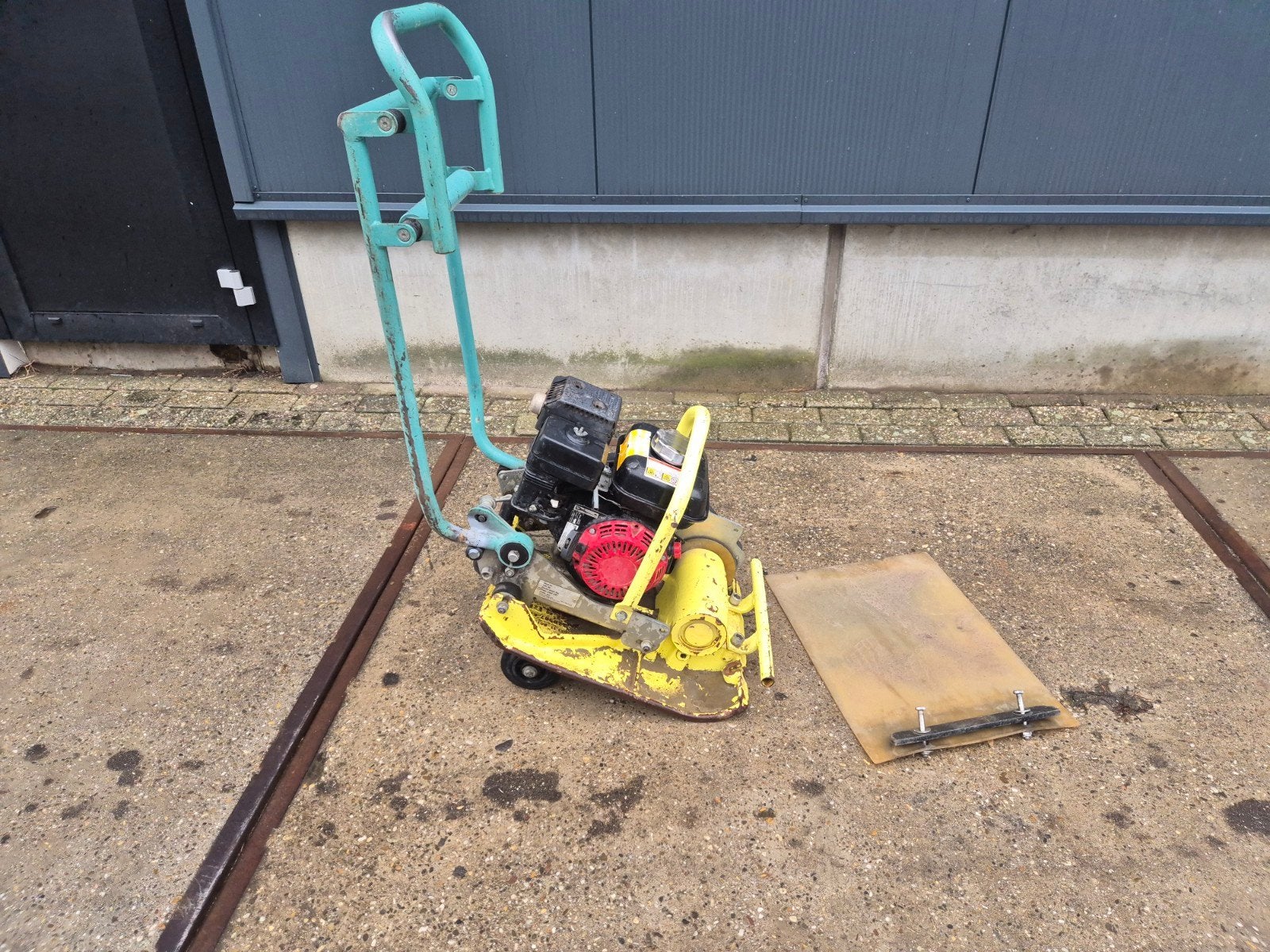 Ammann AVP 1240 trilplaat tegeltriller, Tuin en Terras, Ophalen of Verzenden, Gebruikt, Overige soorten, Ammann