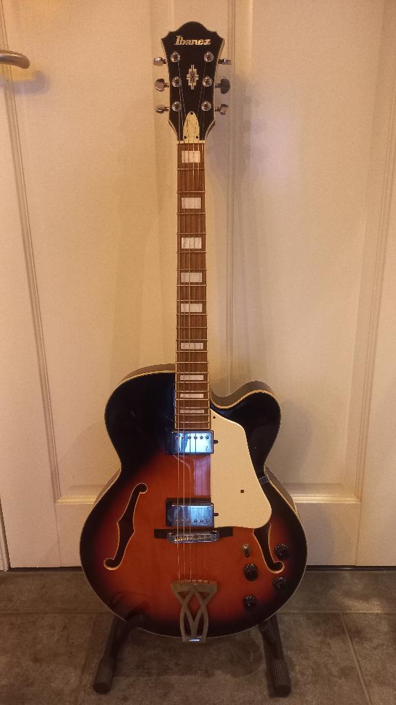 te koop prachtige ibanez art core hollow body, Muziek en Instrumenten, Snaarinstrumenten | Gitaren | Bas, Ophalen of Verzenden