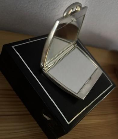 Vintage verzilverd make up tasspiegeltje 6x5x0.8cm - 90 gram, Ophalen of Verzenden, Zo goed als nieuw, Zilver, Gehele gezicht