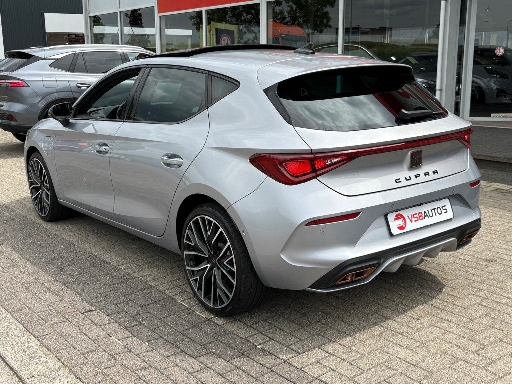 Cupra LEON 1.4 E-HYBRID AUT. 245PK VZ PERFORMANCE PANO-DAK L, Auto's, Cupra, Automaat, Gebruikt, Huisgarantie, 4 cilinders