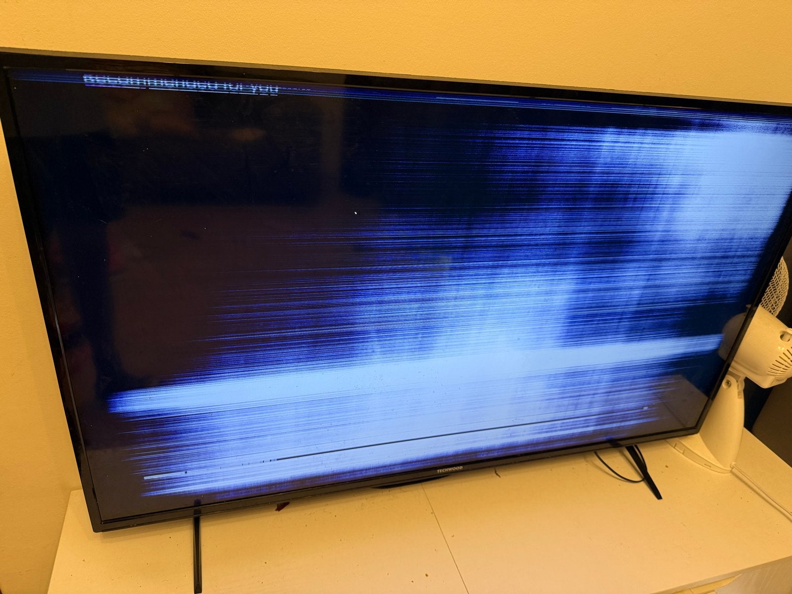 Techwood TV met defect scherm - voor onderdelen/reparatie, Overige merken, LED, 50 Hz, Ophalen of Verzenden
