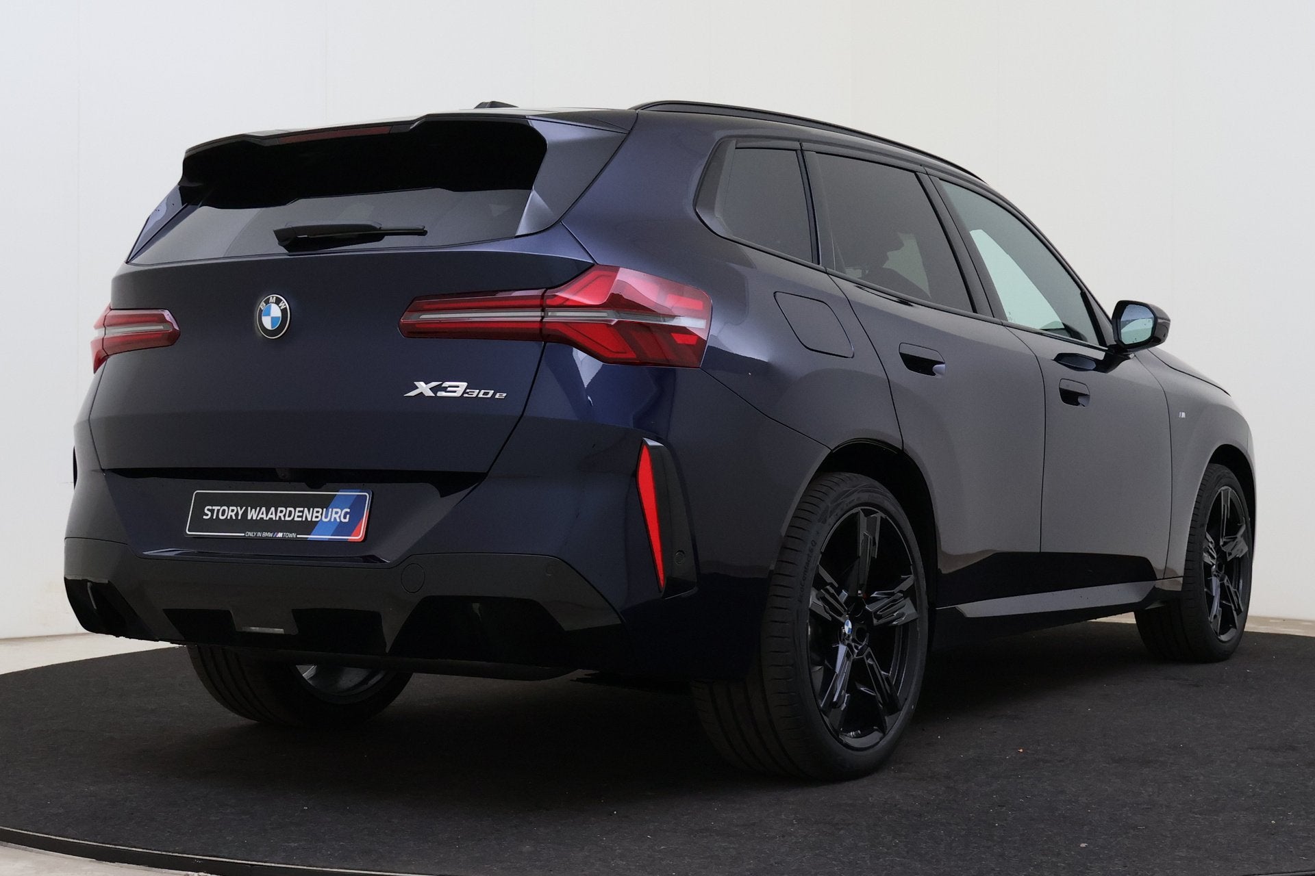 BMW X3 30e xDrive M Sport Automaat / Trekhaak / Panoramadak, Auto's, Automaat, 1998 cc, Zwart, Blauw