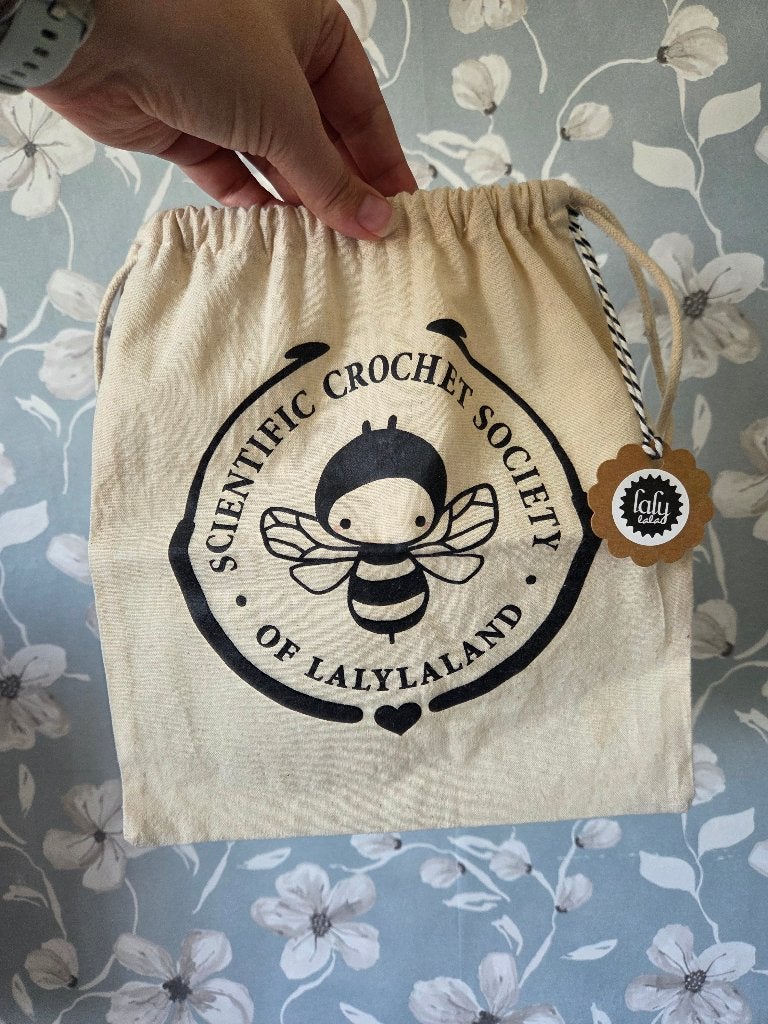 Lalylaland Scientific Crochet Society Zakje, Hobby en Vrije tijd, Ophalen of Verzenden, Zo goed als nieuw, Haken, Overige typen