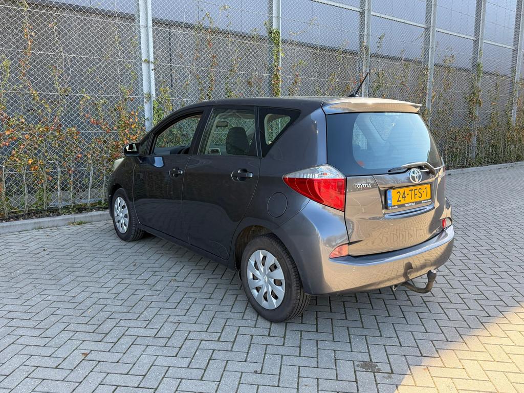 Toyota Verso-S 1.3 VVT-i Aspiration Automaat|Camera|Trekhaak, Auto's, Toyota, Euro 5, Gebruikt, 4 cilinders, 99 pk
