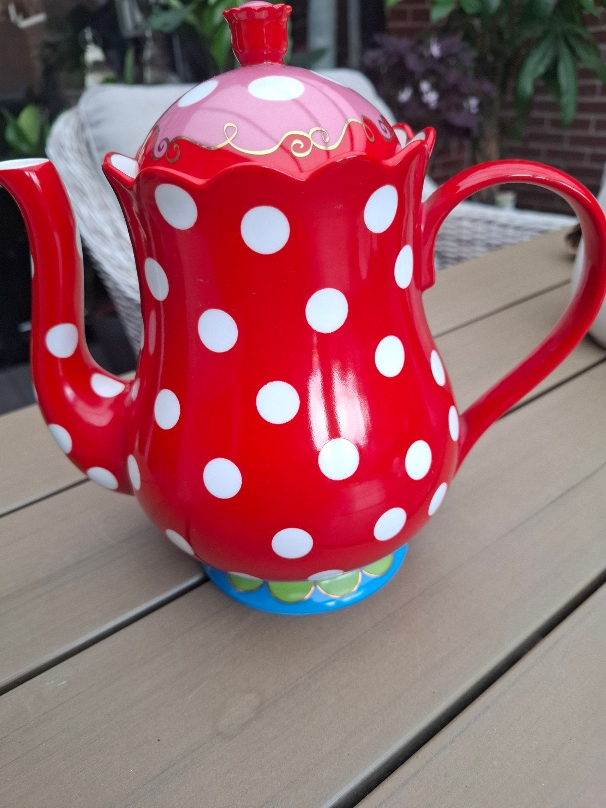 Olily theepot rood met witte stippen, Theepot/fluitketel, Gebruikt, Ophalen of Verzenden, Steen/keramiek
