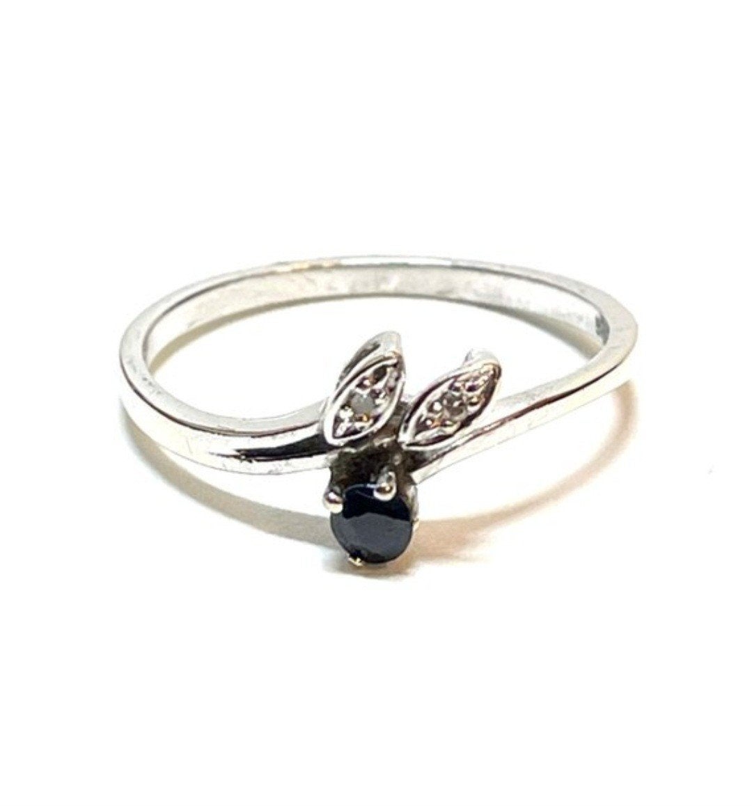 14 karaat witgoud - ring saffier - diamanten maat 17.0 mm, Wit, Ophalen of Verzenden, Zo goed als nieuw, 17 tot 18