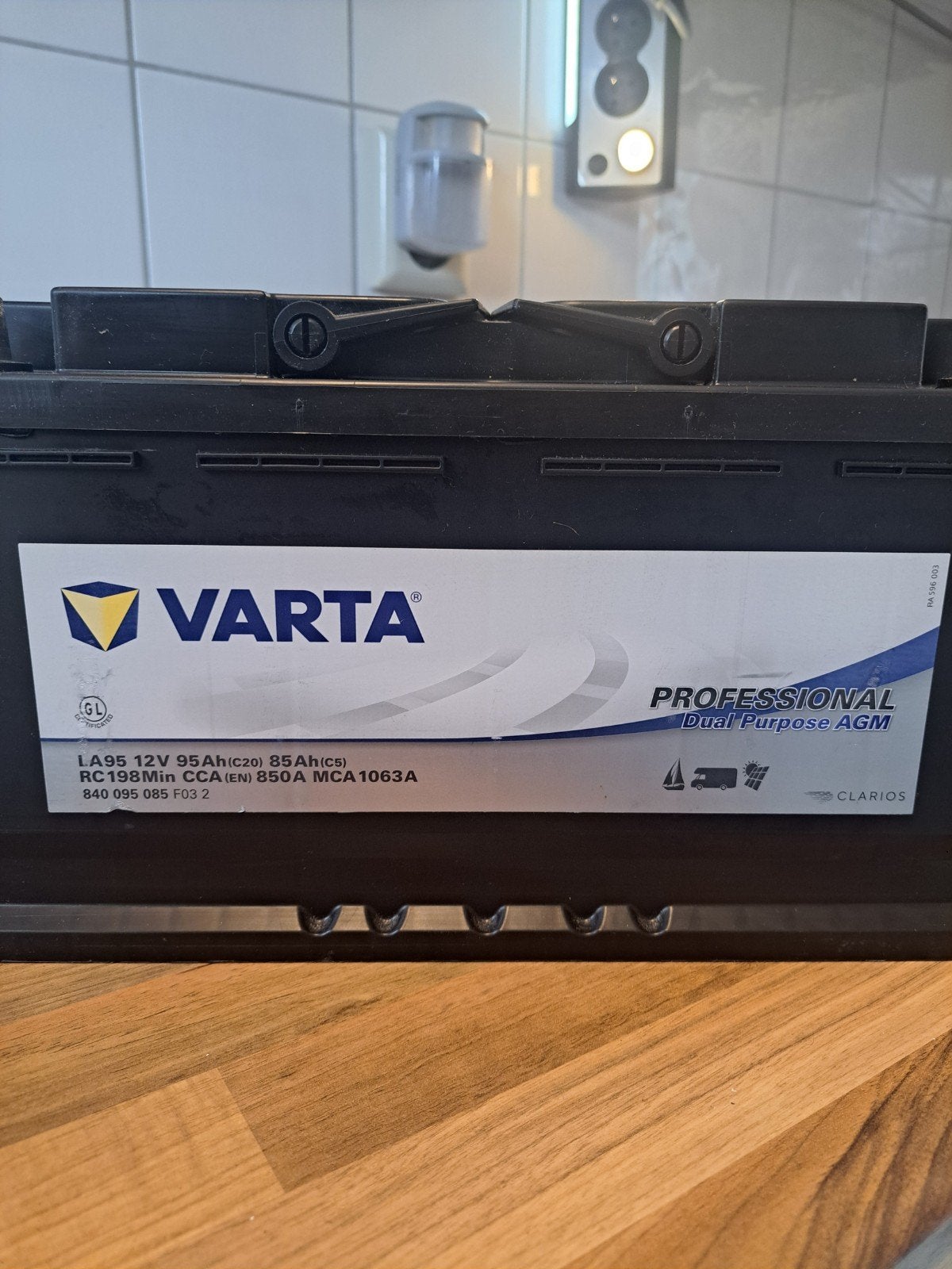 In nieuwstaat , 2 x VARTA accu. 2 jaar, Ophalen, Gebruikt