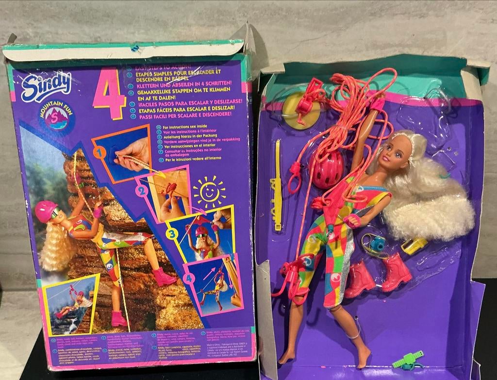Sindy Climbing Escalade Klatter & Klim Kletterpop (1994), Verzamelen, Poppen, Zo goed als nieuw, Pop, Ophalen of Verzenden