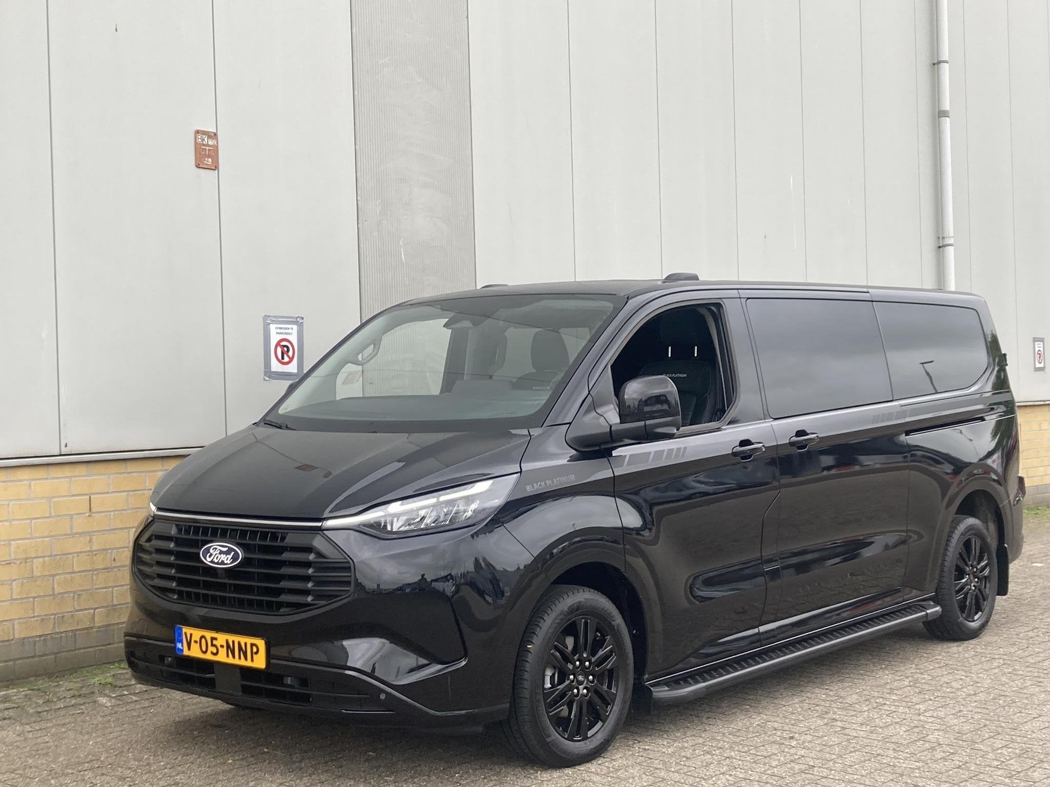 Ford Transit Custom 320 2.5 PHEV L2H1 Black Platinum DC Dubb, Auto's, Automatische klimaatregeling, 232 pk, Gebruikt, Euro 6