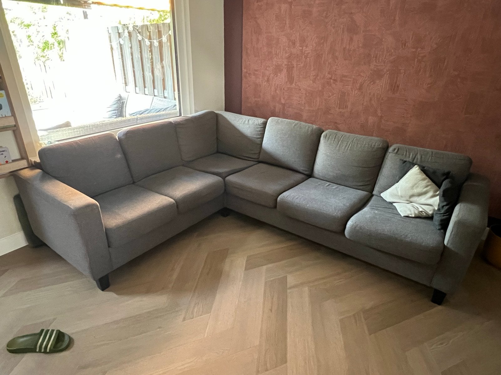 grijze hoekbank - gratis op te halen, Huis en Inrichting, Banken | Bankstellen, Ophalen, 250 tot 300 cm, Gebruikt, Hoekbank