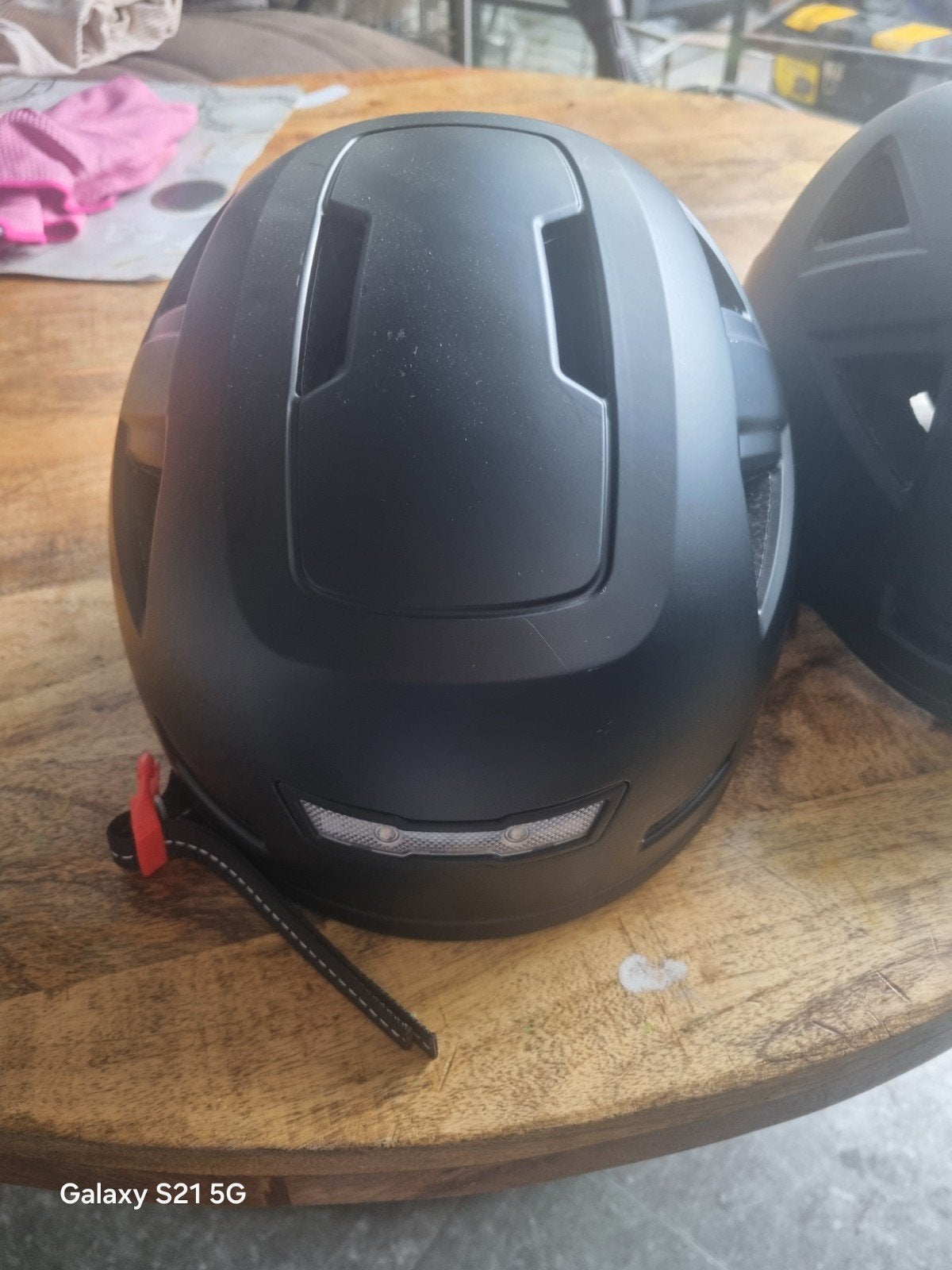 Vito Fietshelm twee stuks met geïntegreerd achterlicht, Fietsen en Brommers, Fietsaccessoires | Fietshelmen, Vito, Overige maten