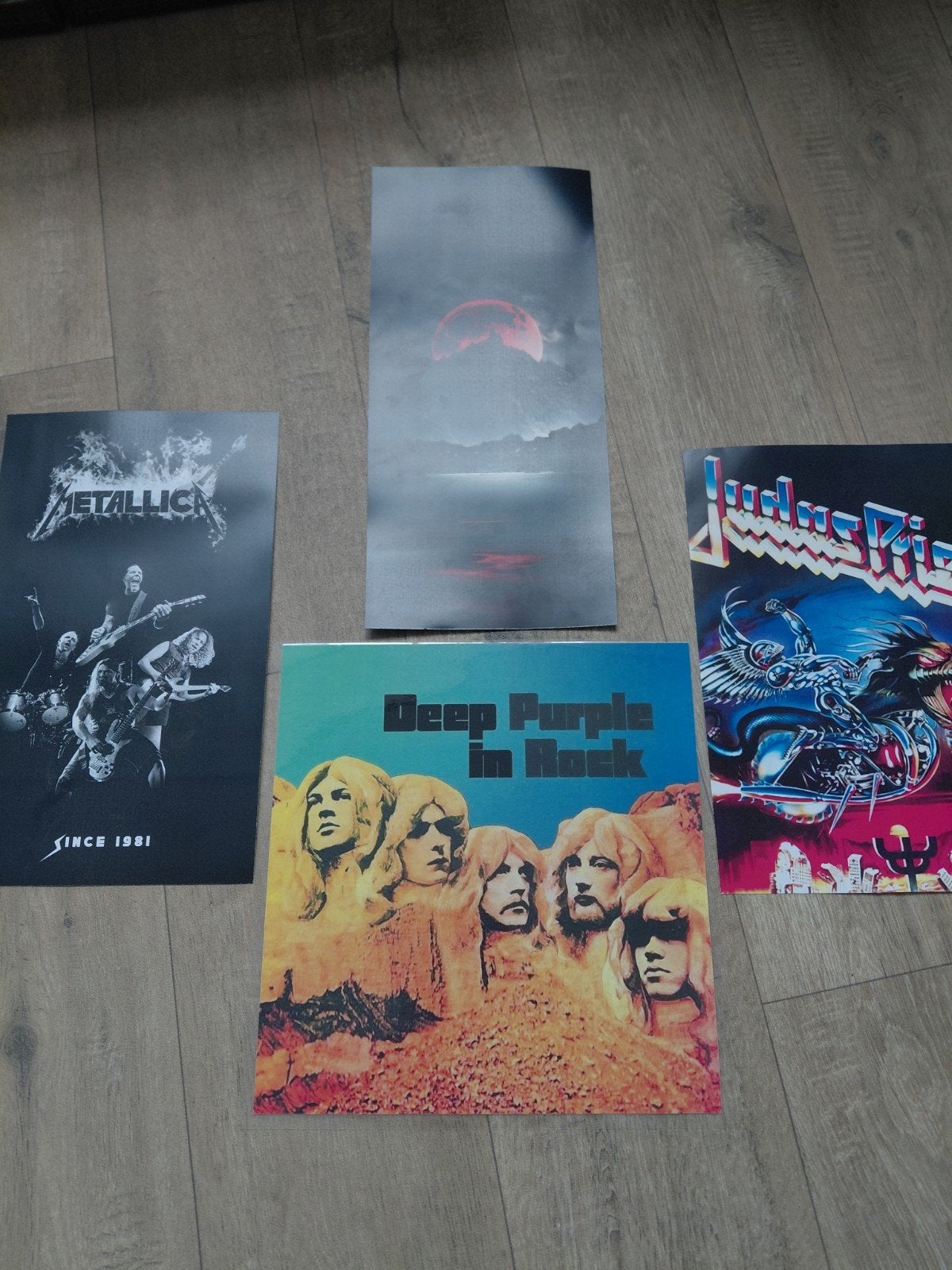 Set van 4 miniposters: Metallica, Deep Purple, Judas Priest, Verzamelen, Posters, A4 of kleiner, Ophalen of Verzenden, Muziek