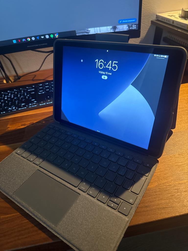 Apple iPad 9e generatie 64GB met toetsenboord, Computers en Software, Apple iPads, 10 inch, Apple iPad, Ophalen of Verzenden, Zo goed als nieuw