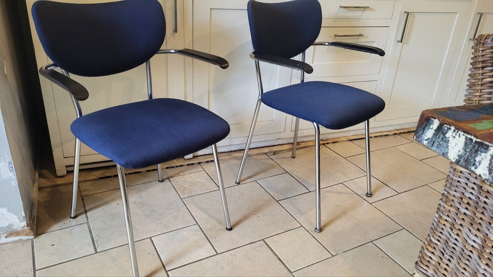twee nette Gispen de Witt stoelen chrome & bakelieten armleu, Ophalen, Blauw, Stof, Twee