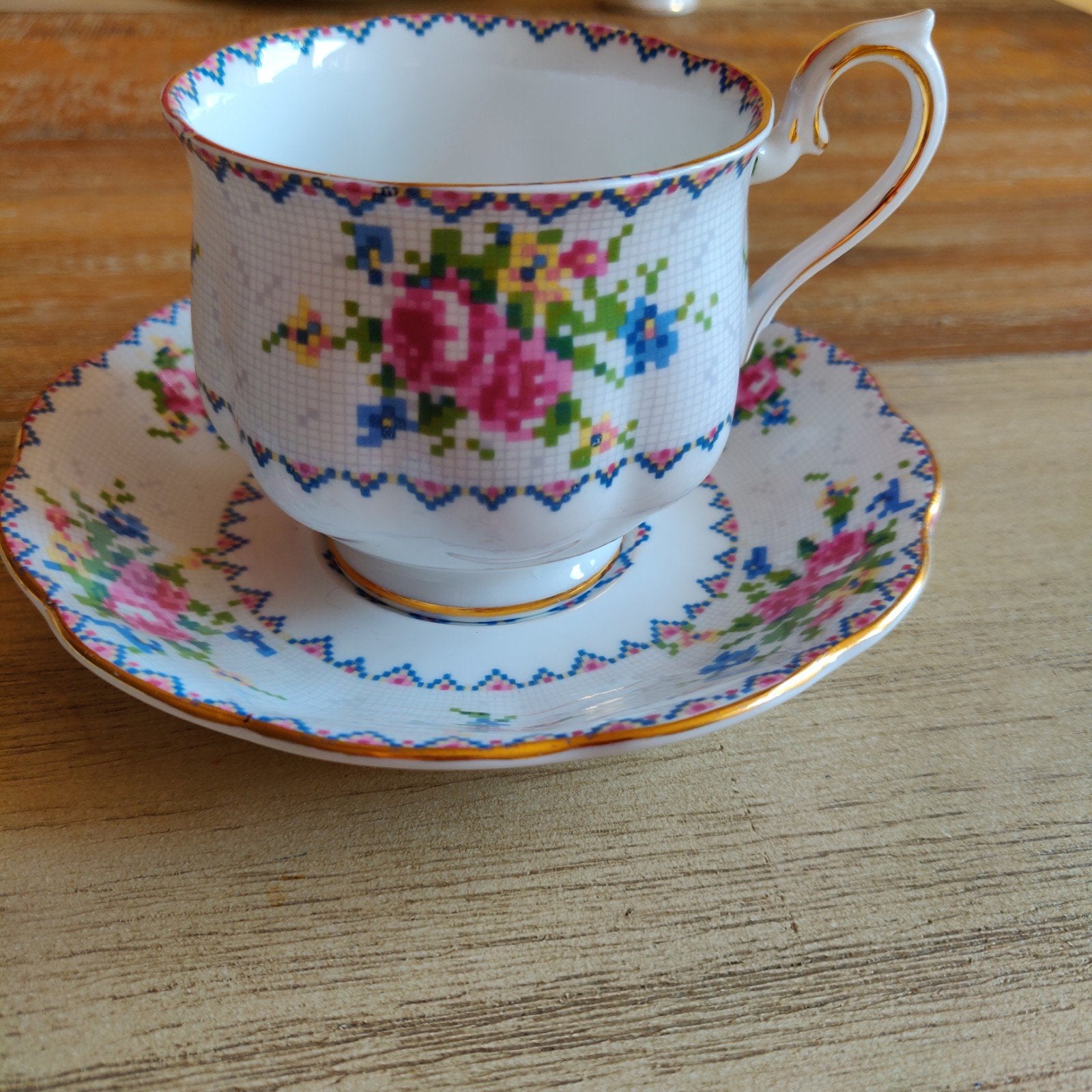 Royal Albert kop en schotel petit point, Verzenden
