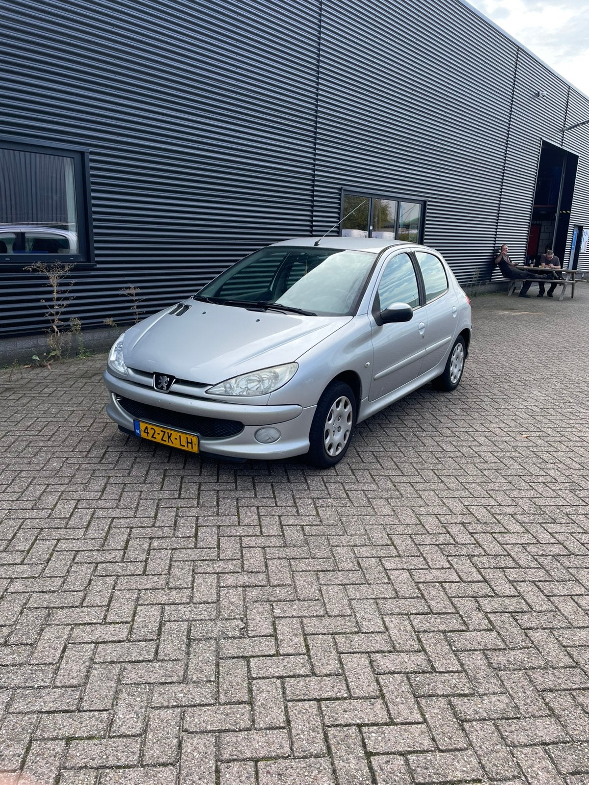 Peugeot 206 1.4 5D 2008 Grijs, Voorwielaandrijving, 31 €/maand, 4 cilinders, Origineel Nederlands
