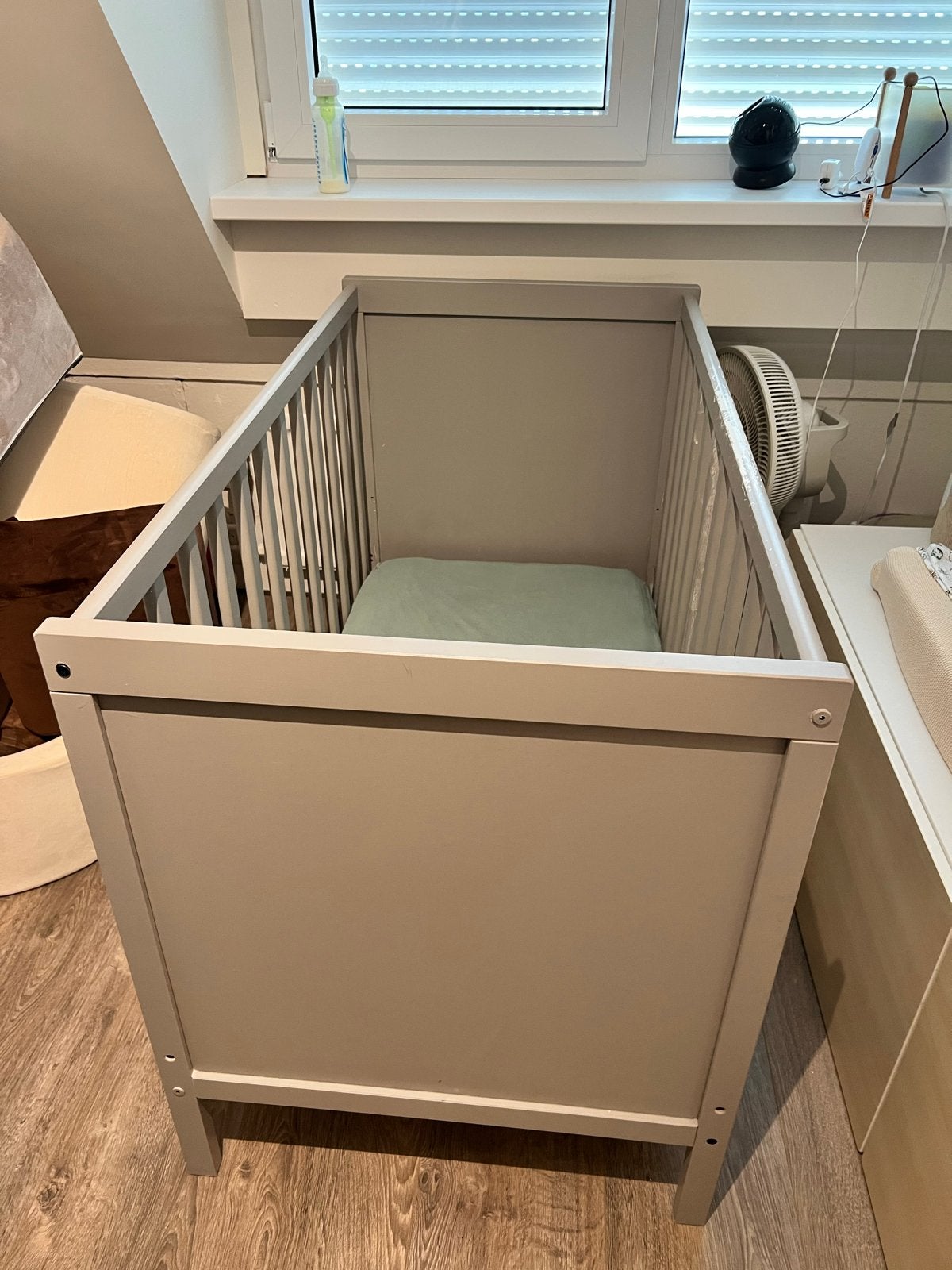 Ikea Ledikant - Grijs - Verstelbaar, Huis en Inrichting, Slaapkamer | Bedden, Ophalen, 190 cm of minder, Grijs, Hout