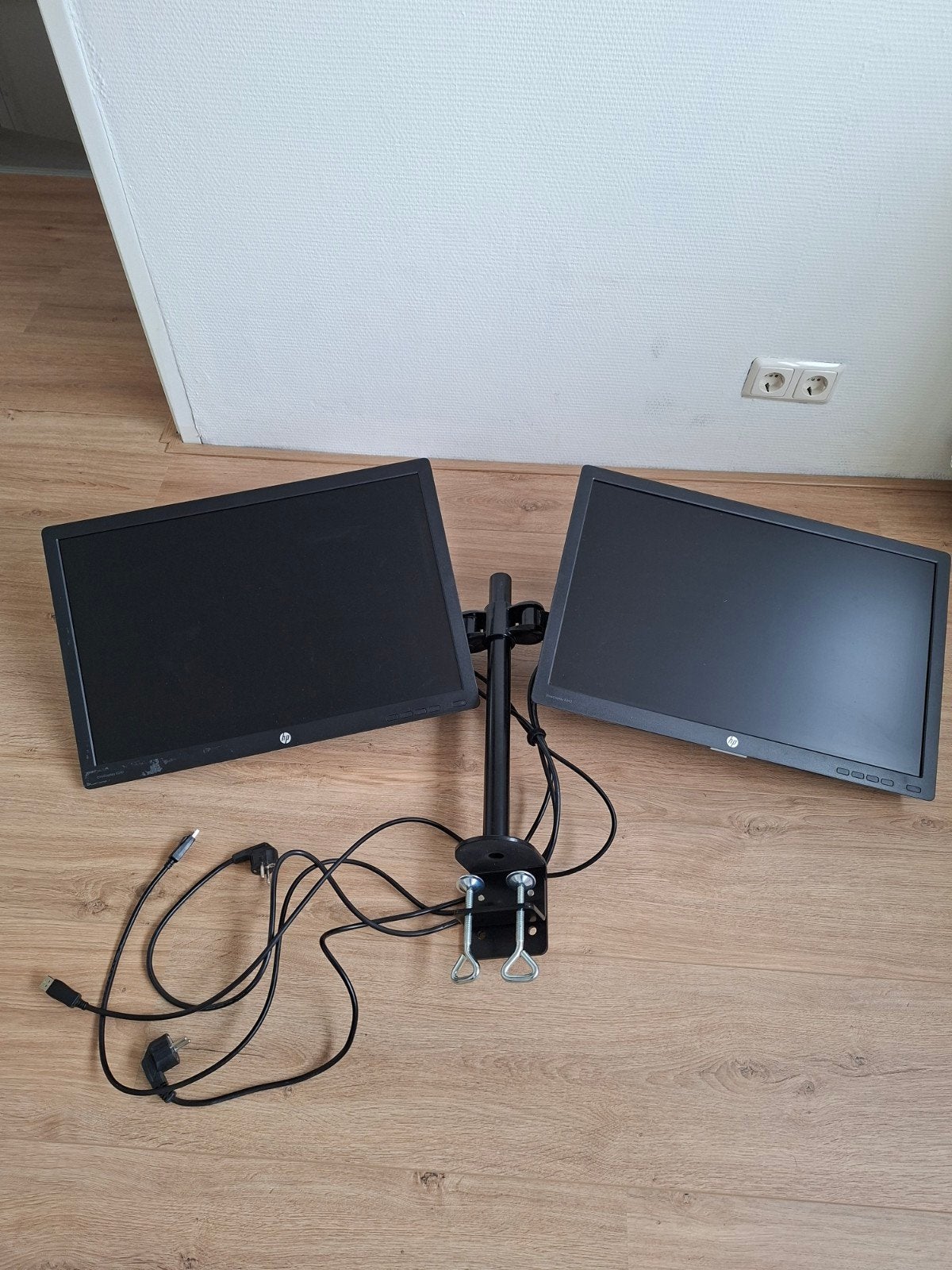 HP EliteDisplay E242 Monitor met Dual Monitor Arm, Computers en Software, Ophalen