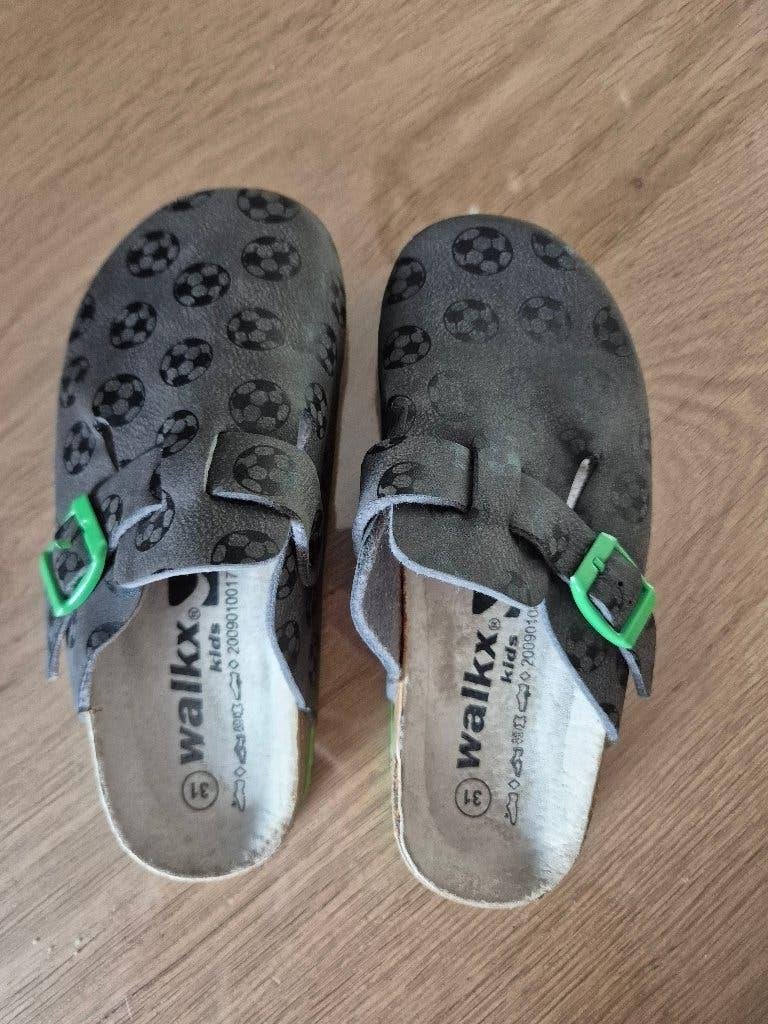 Te Koop Slippertjes dicht maat 31, Kinderen en Baby's, Schoentjes, Jongetje of Meisje, Ophalen of Verzenden, Zo goed als nieuw