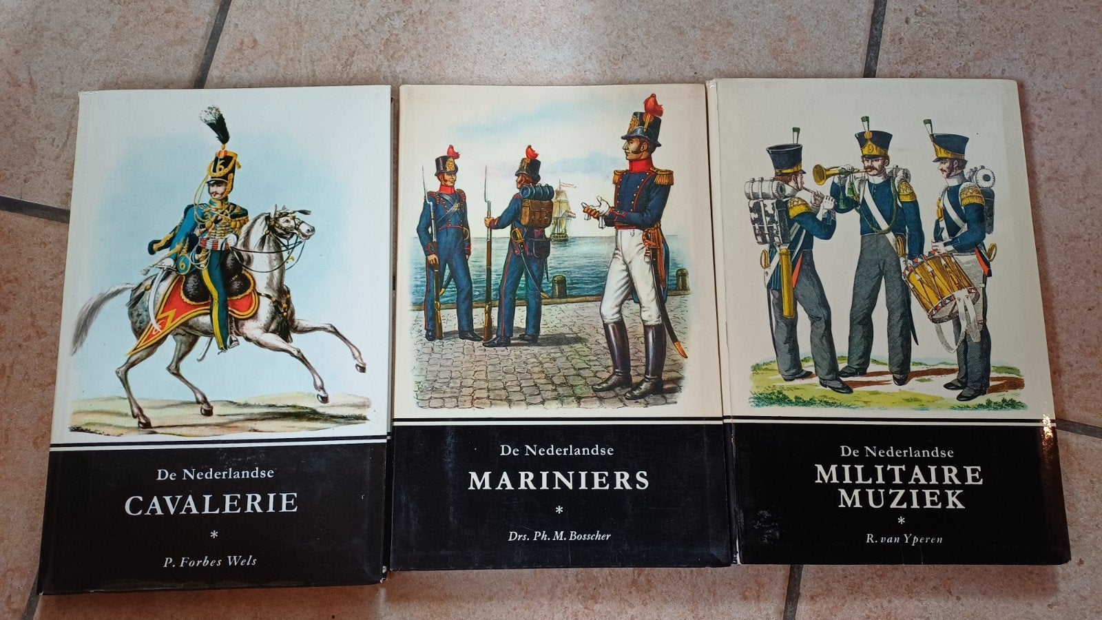 boeken cavelarie mariniers en muziek, Ophalen of Verzenden, Marine, Nederland, Boek of Tijdschrift