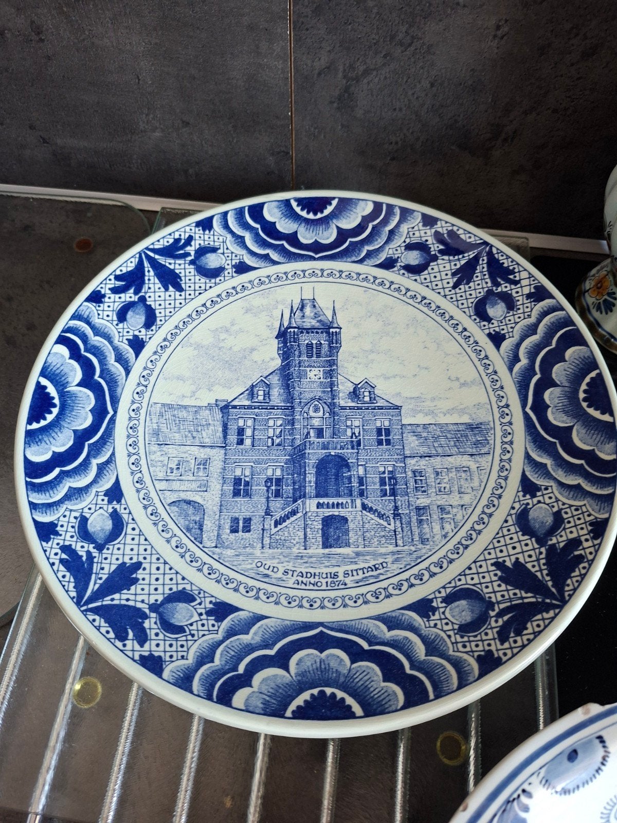 Diverse Delftse borden en vaas - Polychroom en Blauw, Antiek en Kunst, Ophalen