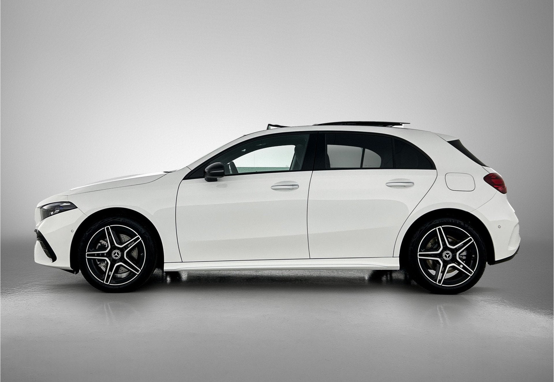 Mercedes-Benz A-Klasse 250 e Business Solution AMG | Nightpa, Auto's, Mercedes-Benz, 4 cilinders, Automatische klimaatregeling