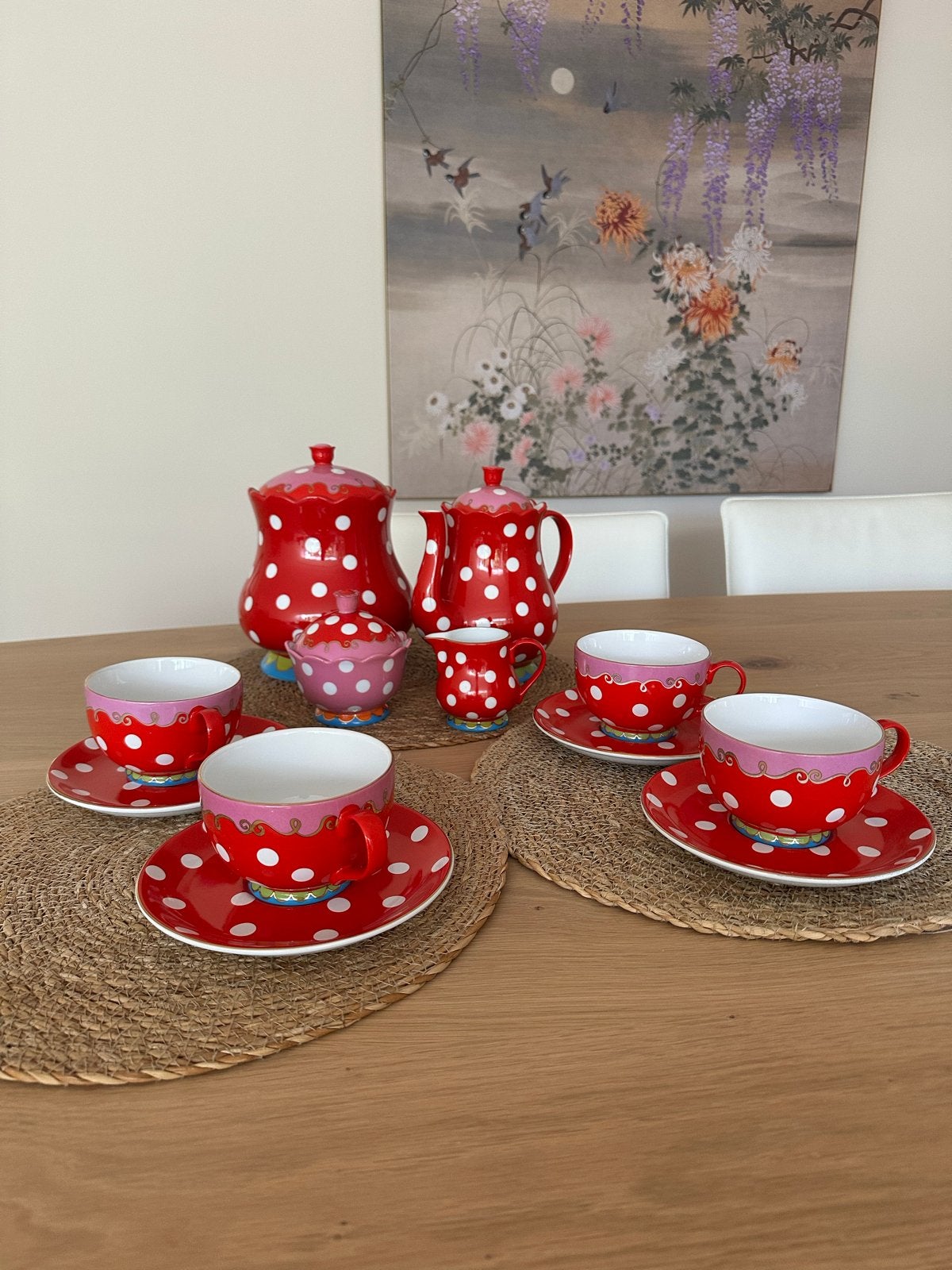 Foto 2 van Oilily servies rood met witte stippen - theepot, suikerpot,