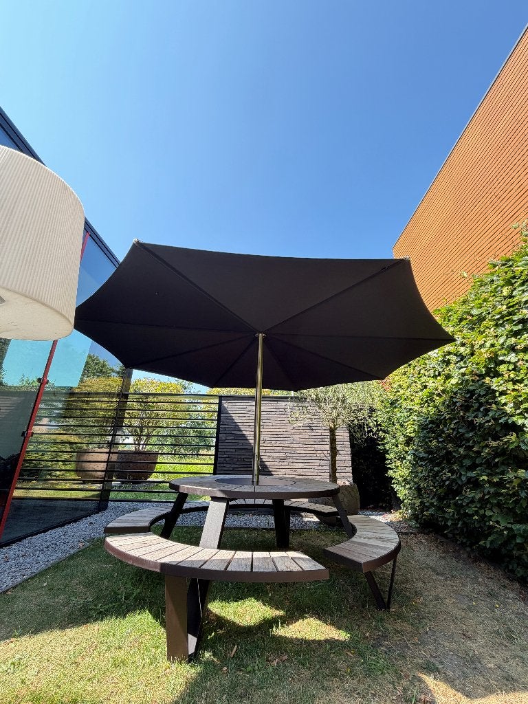 Extremis Pantagruel picknicktafel + grote Inumbra parasol, Tuin en Terras, Tuintafels, Waterstad 23, Rond, Aluminium, Zo goed als nieuw
