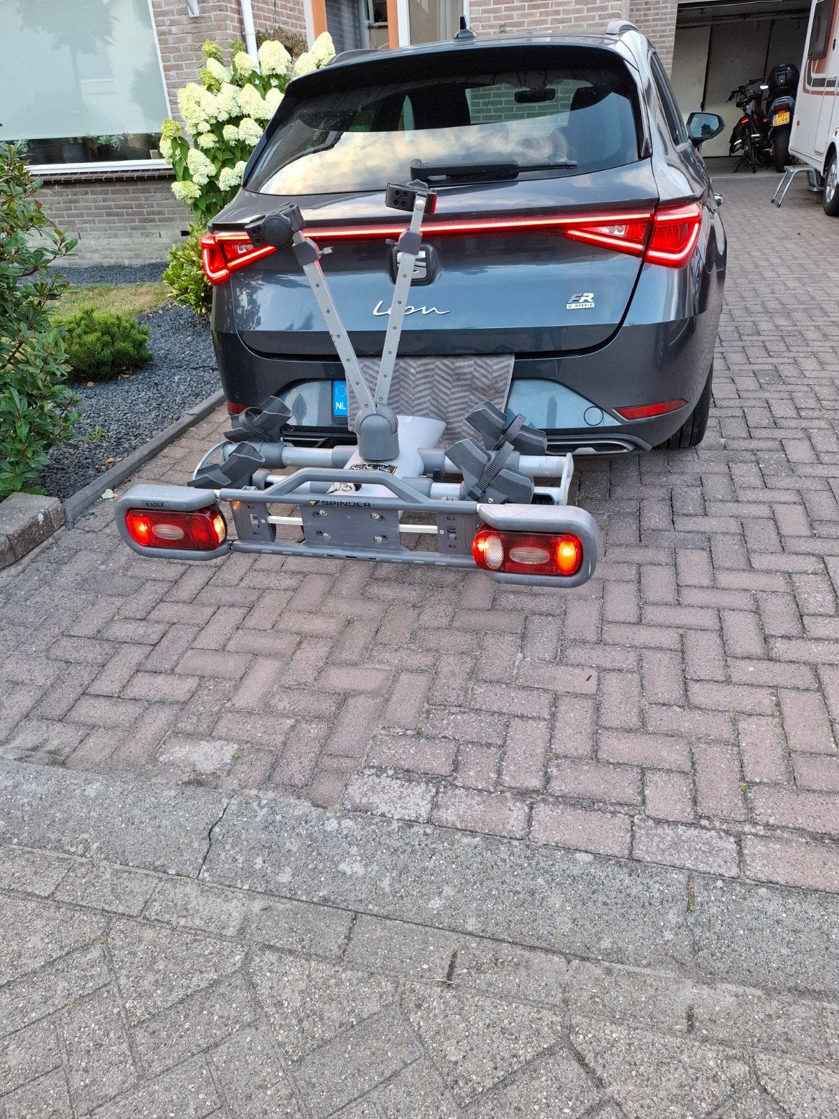 Spinder Eagle kantelbare drager voor alle fietsen, Ophalen, Gebruikt, Elektrische fiets, 2 fietsen