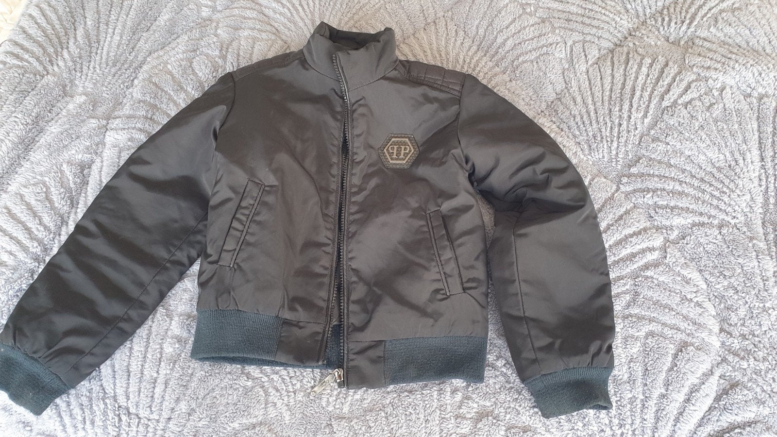 Mooie Originele philip plein kinderjasje voor (5-6 jarige), Ophalen of Verzenden, Zo goed als nieuw, Zwart, Philipp Plein