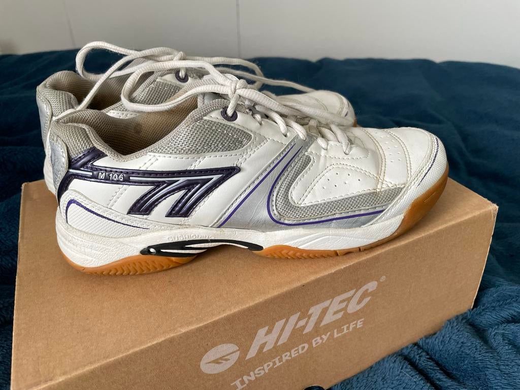 HI-TEC Dames Zaalsportschoenen Maat 37,5 - Zo Goed Als Nieuw, Ophalen of Verzenden, Zo goed als nieuw, Wit, Sportschoenen