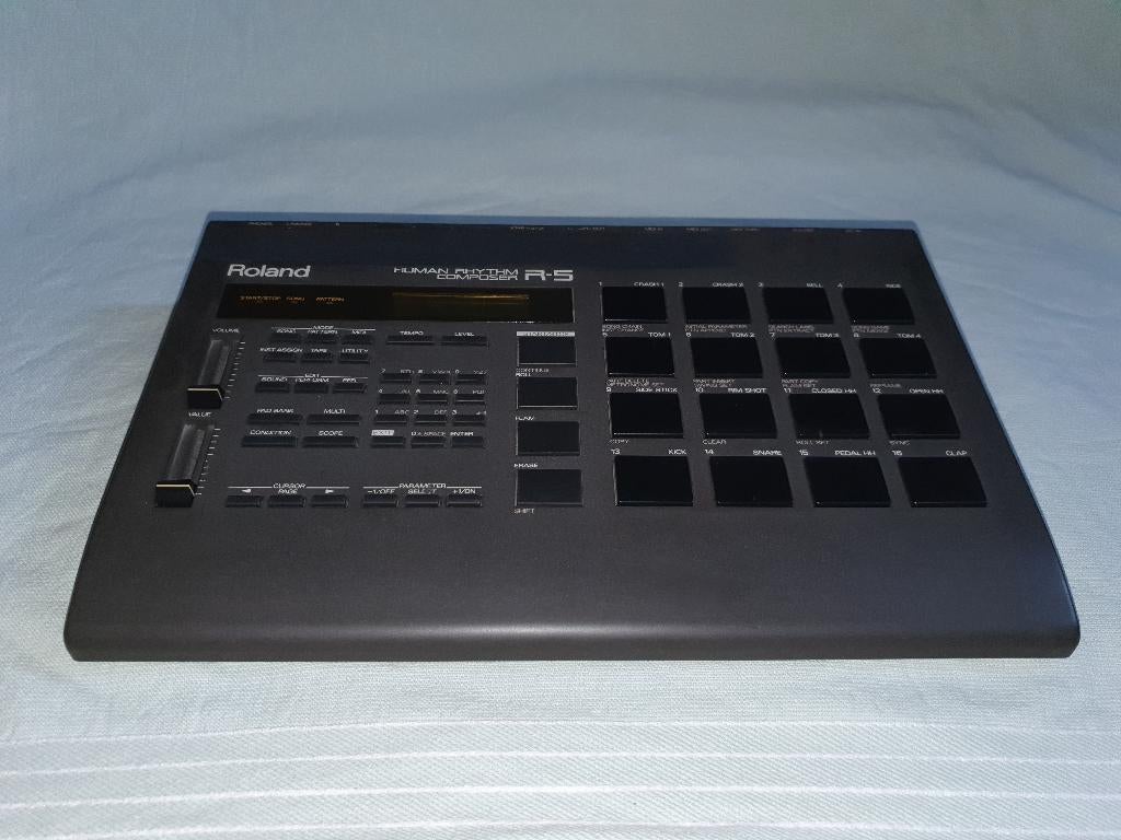 ROLAND R-5 DRUMCOMPUTER - Human Rhythm Composer, Muziek en Instrumenten, Drumcomputers, Ophalen of Verzenden, Gebruikt, Roland