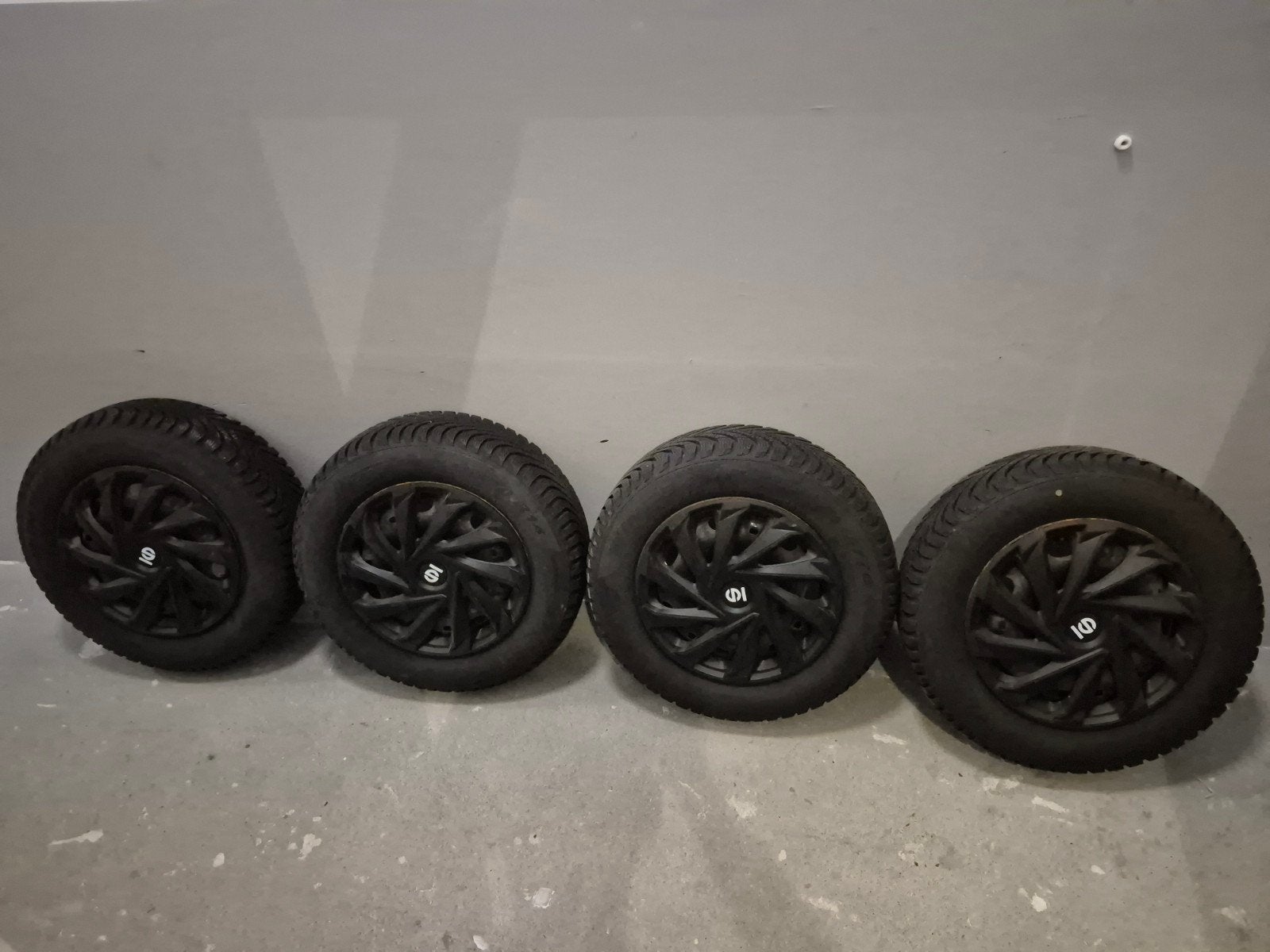 Pirelli winterbanden 175/70 R14, Auto-onderdelen, 14 inch, Gebruikt, 175 mm, Banden en Velgen