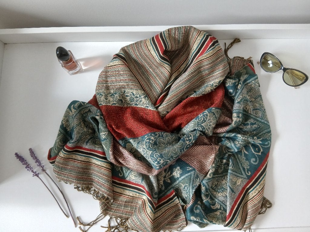 Prachtige Pashmina Sjaal met Paisley Patroon + zonnebril, Verzenden, Maat 46/48 (XL) of groter, Pashmina, Onbekend
