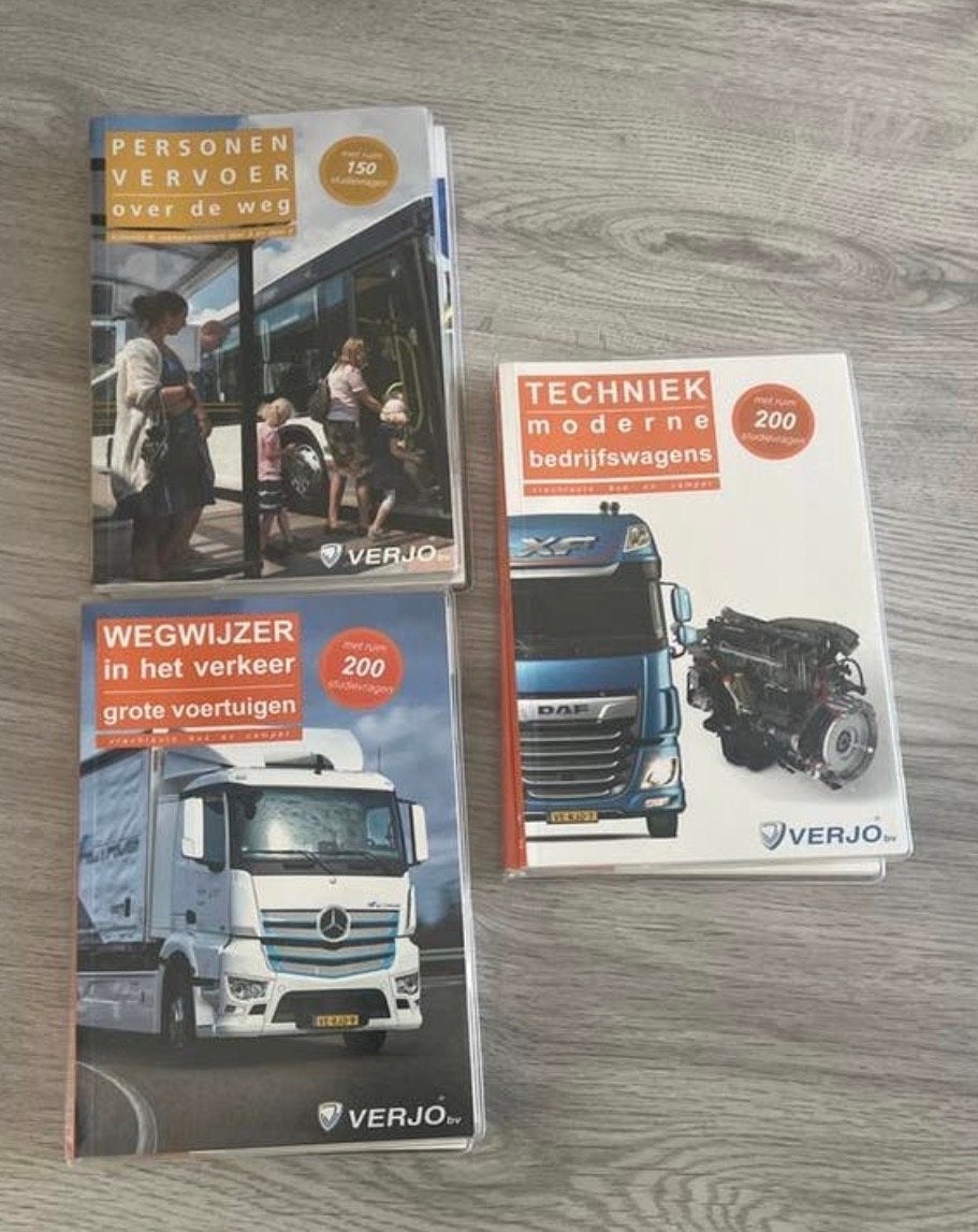 Verjo Theorieboeken Rijbewijs D (Bus/Vrachtwagen), Ophalen, Zo goed als nieuw, MBO