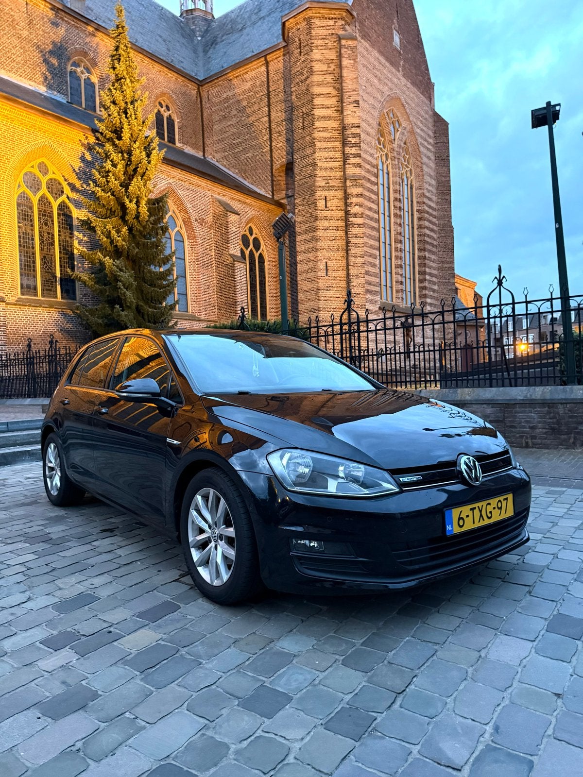 Nette Volkswagen Golf 1.6 TDI Highline 2014 Zwart, Auto's, Volkswagen, Voorwielaandrijving, Stof, Zwart, 4 cilinders