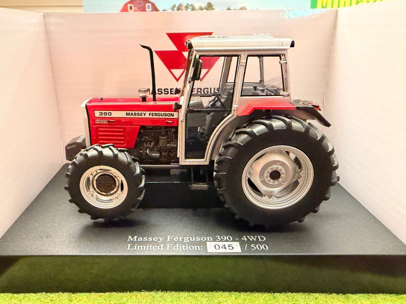 Massey Ferguson 390-4WD, Ophalen of Verzenden, Nieuw, Tractor of Landbouw, Universal Hobbies