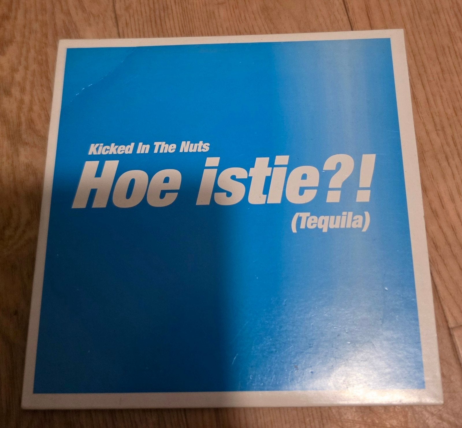 Kicked In The Nuts - Hoe Istie (Tequila), Ophalen of Verzenden, Zo goed als nieuw