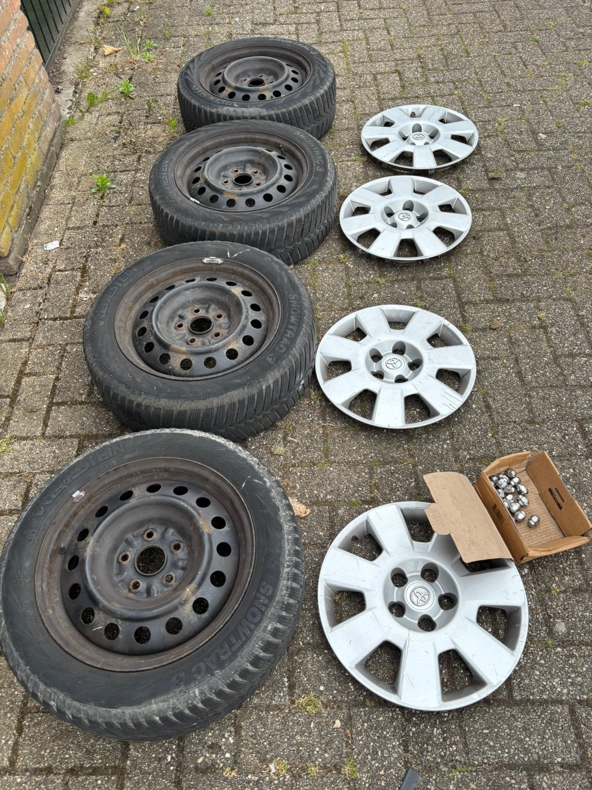 Winterbanden toyota 205/55/16 vredestein, Auto diversen, Wieldoppen, Ophalen