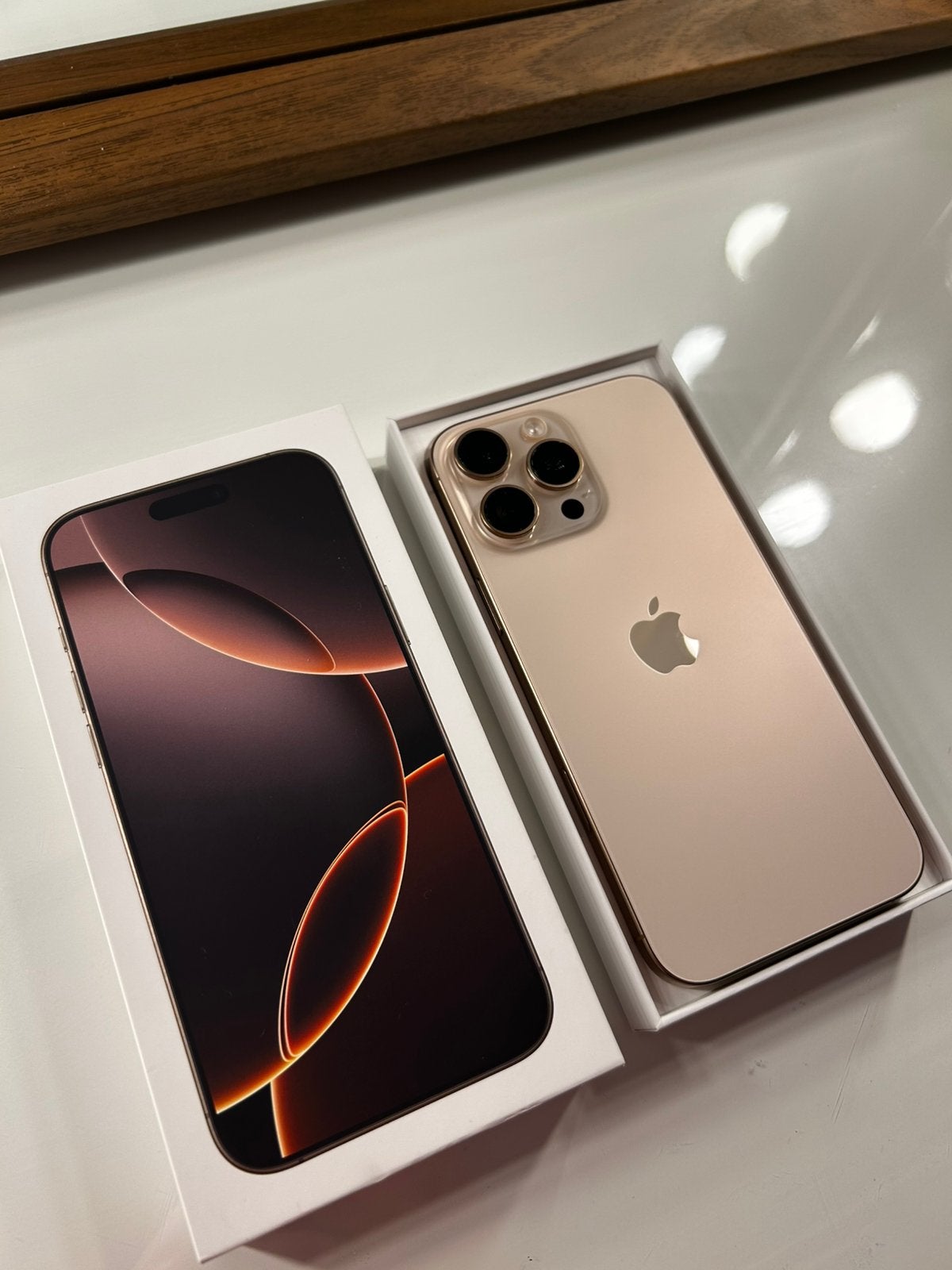 Foto 4 van Iphone 16 pro max 256 gb desert titanium